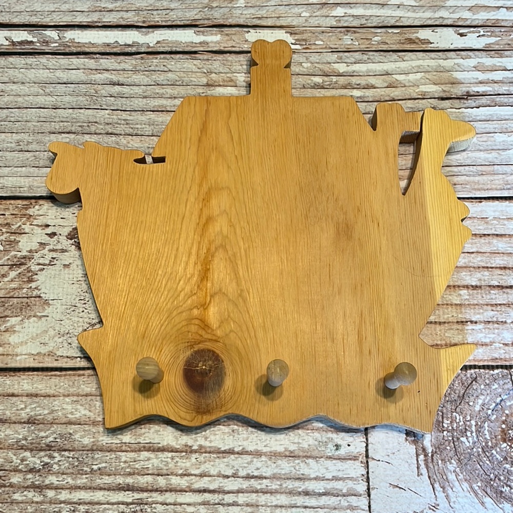 Handcrafted Noah’s Ark Unstained Key Holder Craft